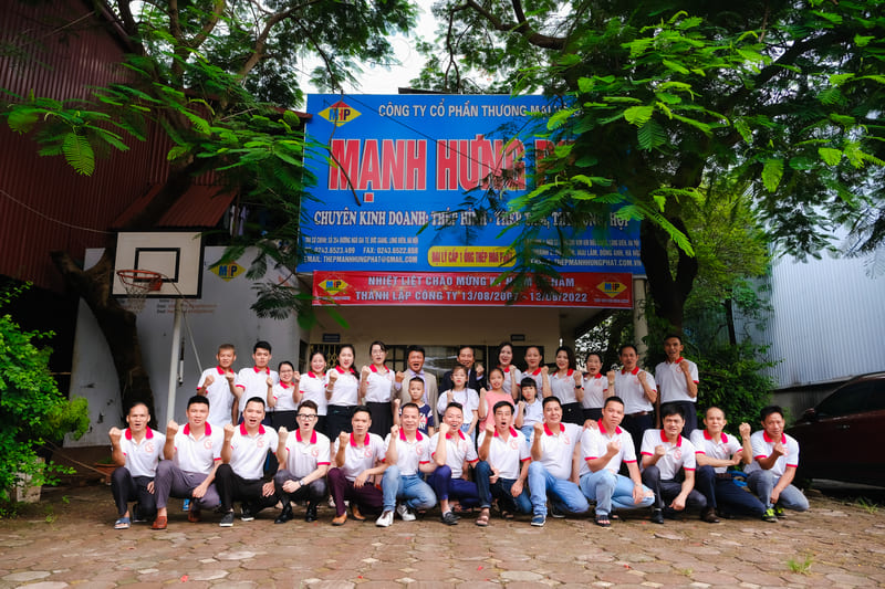 Đội ngũ nhân viên Thép Mạnh Hưng Phát sẵn sàng tư vấn báo giá thép hộp đen