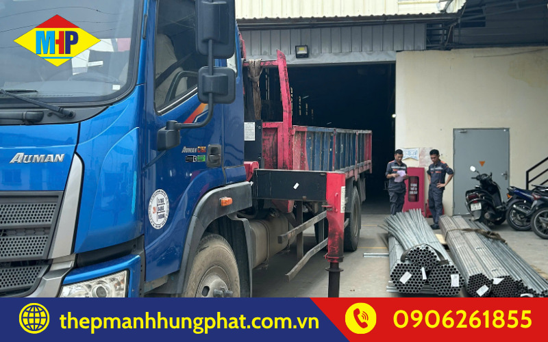 Giao hàng nhanh theo tiến độ công trình Giao hàng nhanh theo tiến độ công trình
